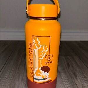 Hydro Flask Yellowstone Parks for All Water Bottle